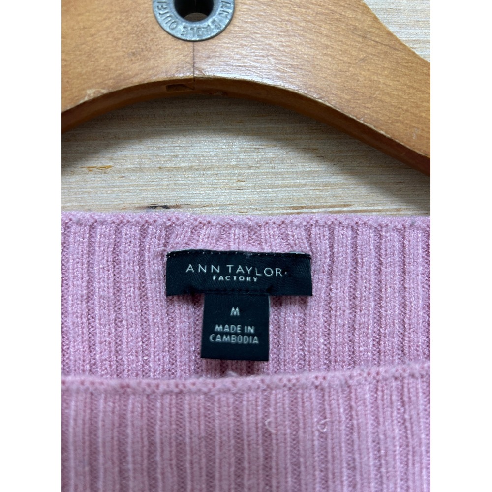 Ann Taylor Factory Mens Pink Ribbed Boat Neck Long Sleeve Sweater Size M - Picture 2 of 4